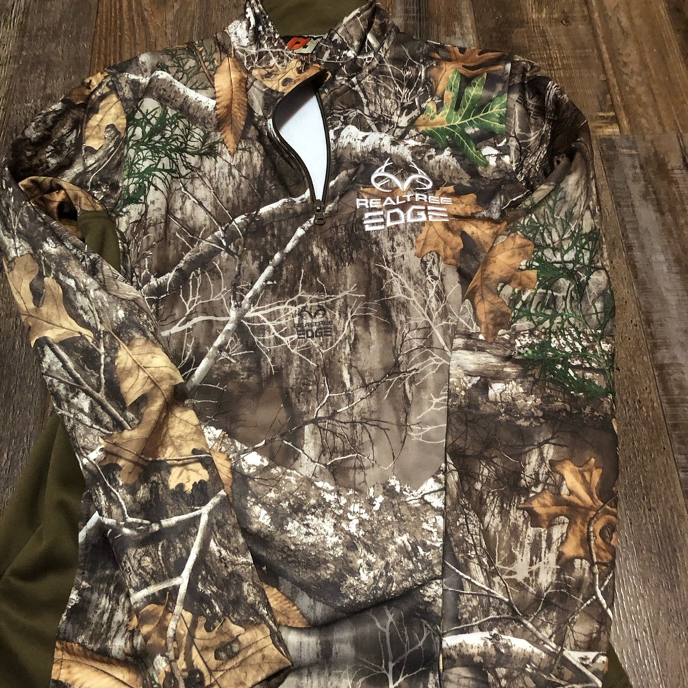 Real Tree half zip. Size medium